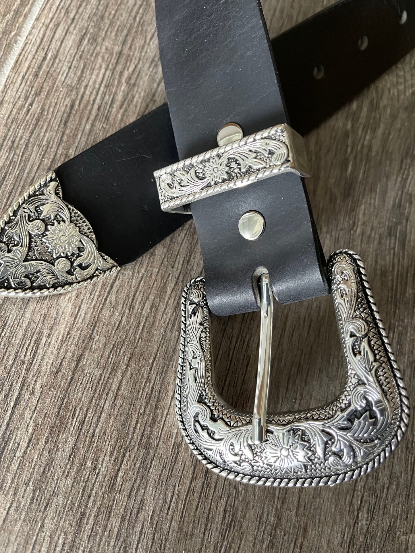 Leather Belt with Antique Silver Western Floral Buckle Set (1.5-inch width)