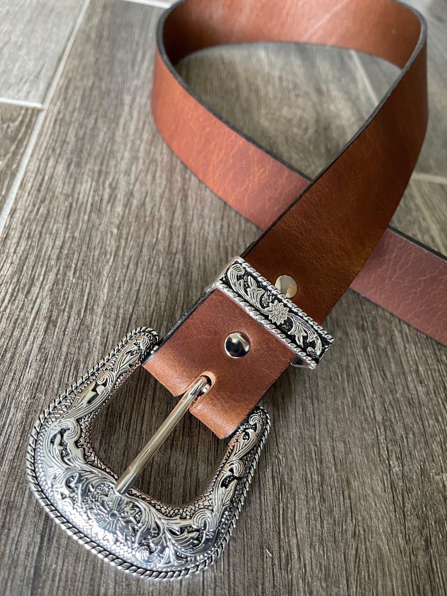 Leather Belt with Antique Silver Western Floral Buckle Set (1.5-inch width)